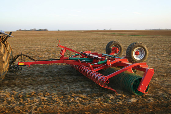 kverneland walzen im einsatz auf feld